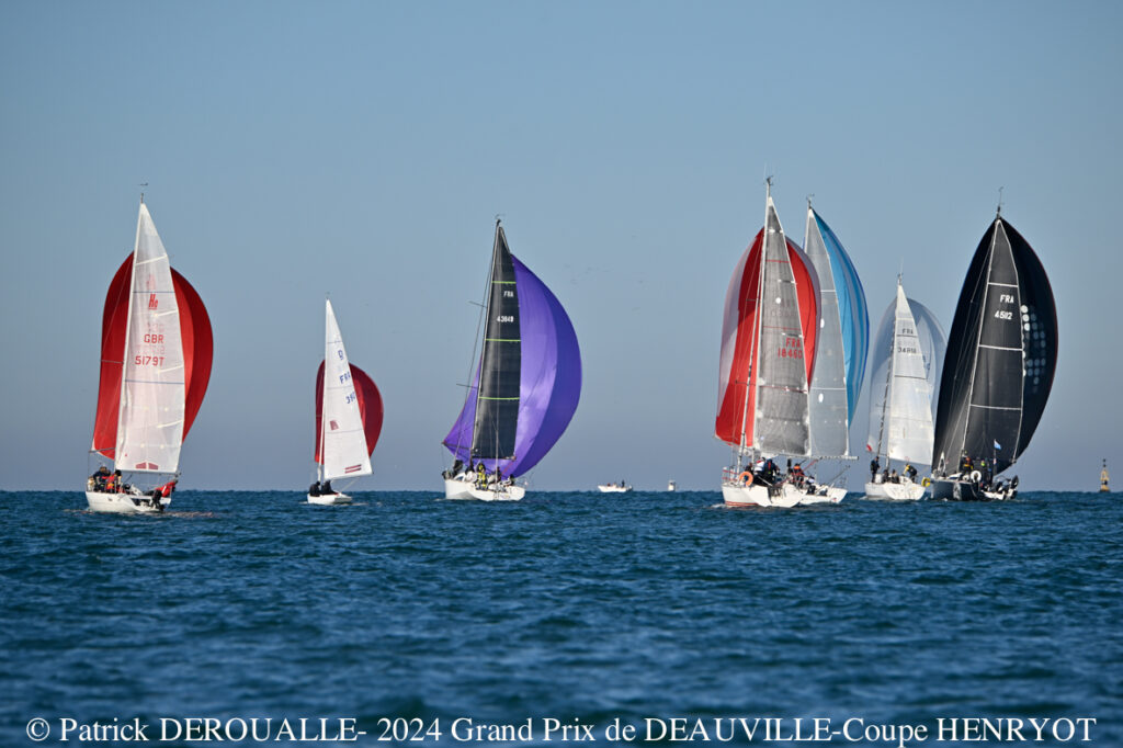 bateaux en régate sous spi